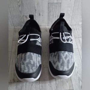 Vionic Aliana Black and Gray Sneaker